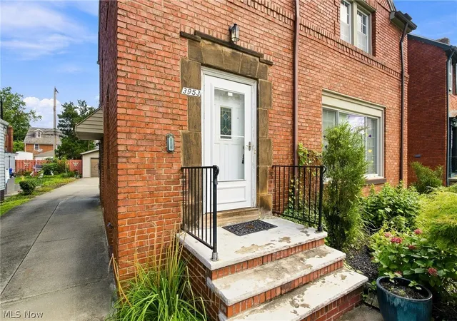 Photo 3 of Single family home for sale at 3953 Bushnell Rd, Cleveland, OH 44118 | MLS# 5219427 | Listing updated on 2026-09-05