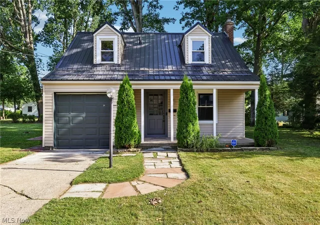 Photo 1 of Single family home for sale at 1824 Edgewood St Ne, Warren, OH 44483 | MLS# 5225275 | Listing updated on 2026-09-03