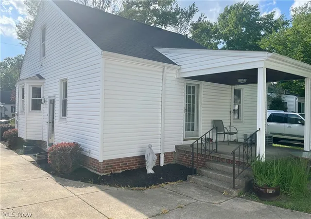 Photo 3 of Single family home for sale at 6437 Fernhurst Ave, Cleveland, OH 44130 | MLS# 5225162 | Listing updated on 2026-09-08