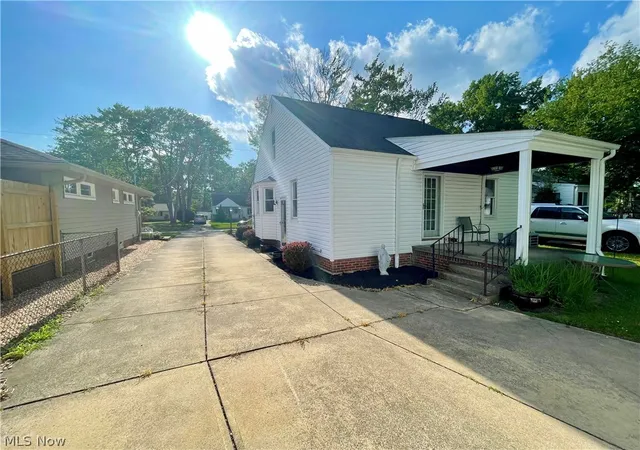 Photo 3 of Single family home for sale at 6437 Fernhurst Ave, Cleveland, OH 44130 | MLS# 5225162 | Listing updated on 2026-09-08