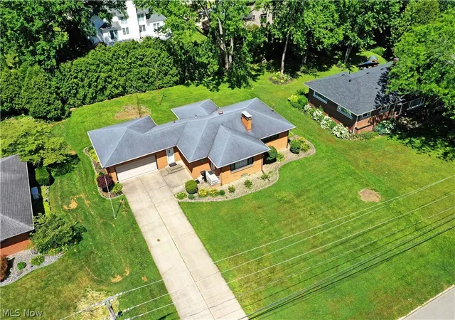 Photo 3 of Single family home for sale at 208 Broadway Ave Se, Warren, OH 44484 | MLS# 5225051 | Listing updated on 2026-09-09