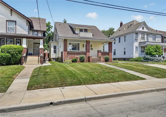 Photo 2 of Single family home for sale at 1124 W 6th Street, Lorain, OH 44052 | MLS# 5225374 | Listing updated on 2026-10-01