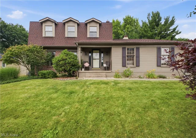 Photo 1 of Single family home for sale at 3218 Hummingbird Hl Dr, Youngstown, OH 44514 | MLS# 5225342 | Listing updated on 2026-09-14