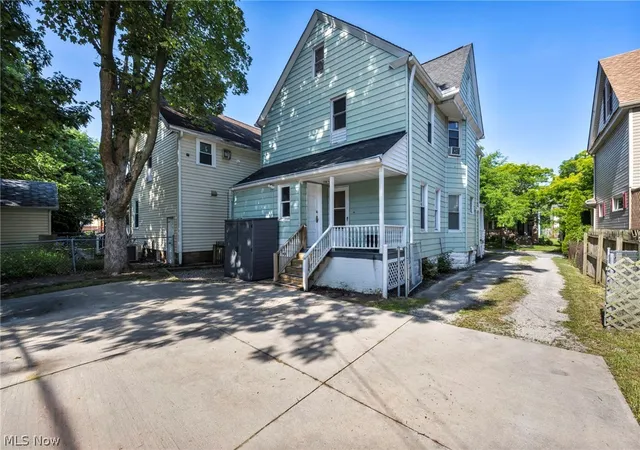 Photo 4 of Sale Pending at 1559 Hopkins Ave, Lakewood, OH 44107 | MLS# 5224574 | Listing updated on 2026-09-09