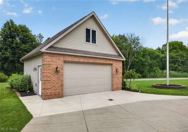 Photo 2 of Single family home for sale at 1343 Vermillion Dr, New Franklin, OH 44203 | MLS# 5225285 | Listing updated on 2026-09-03