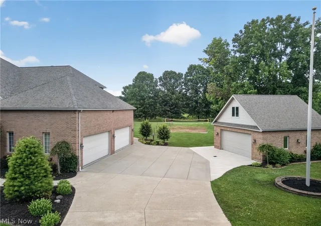 Photo 3 of Single family home for sale at 1343 Vermillion Dr, New Franklin, OH 44203 | MLS# 5225285 | Listing updated on 2026-09-03