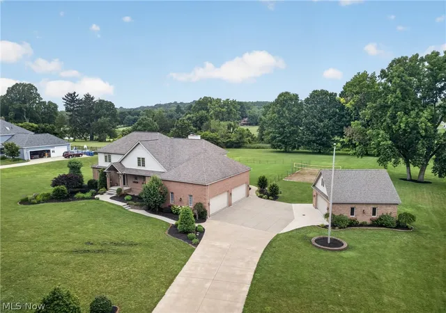 Photo 4 of Single family home for sale at 1343 Vermillion Dr, New Franklin, OH 44203 | MLS# 5225285 | Listing updated on 2026-09-03