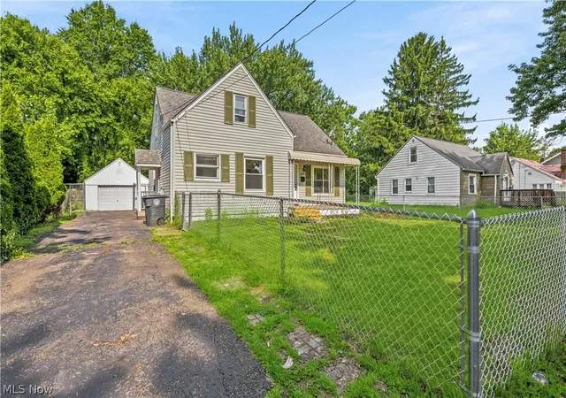 Photo 2 of Single family home for sale at 1146 Packard Dr, Akron, OH 44320 | MLS# 5199893 | Listing updated on 2026-09-12