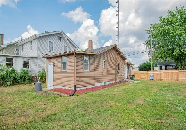 Photo 3 of Single family home for sale at 817 Halter Ct Nw, Canton, OH 44708 | MLS# 5225009 | Listing updated on 2026-09-22