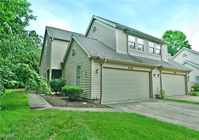 Photo 2 of Condo for sale at 115 N Aspen Ct Ne #1, Warren, OH 44484 | MLS# 5224703 | Listing updated on 2026-09-23