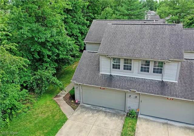 Photo 3 of Condo for sale at 115 N Aspen Ct Ne #1, Warren, OH 44484 | MLS# 5224703 | Listing updated on 2026-09-23