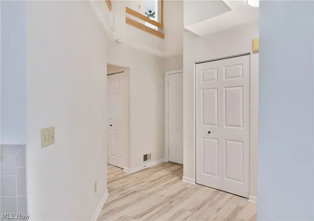 Listing Photo 5 - Condo for sale in building located at 115 N Aspen Ct NE, Warren, OH 44484 - Unit #1