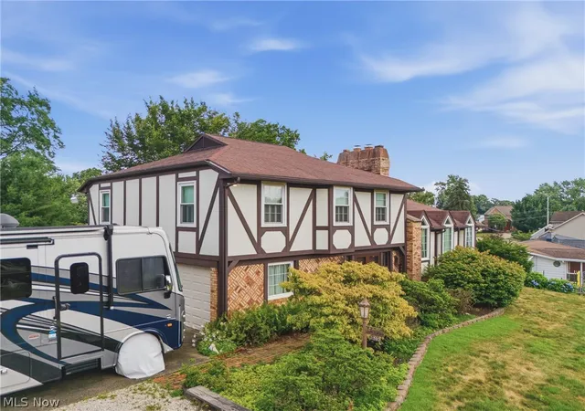 Photo 3 of Single family home for sale at 5300 West Blvd Nw, Canton, OH 44718 | MLS# 5225431 | Listing updated on 2026-09-25