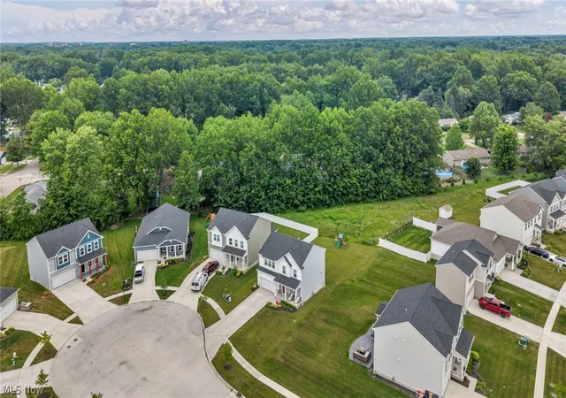 Photo 3 of Single family home for sale at 704 Maple Holw Ct, Elyria, OH 44035 | MLS# 5225500 | Listing updated on 2026-09-02