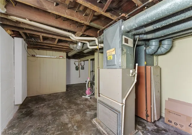 Listing Photo 2 - Condo for sale in building located at 3903 W 32, Cleveland, OH 44109
