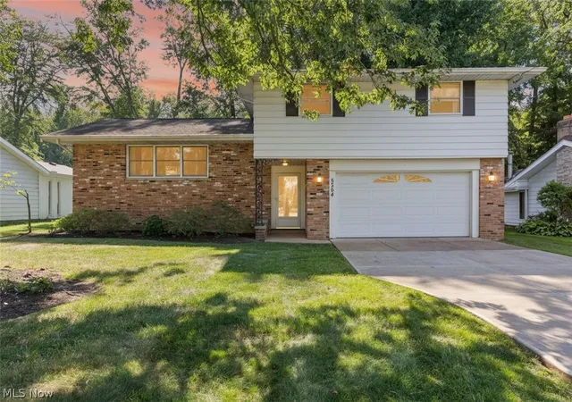 Photo 2 of Single family home for sale at 5364 Hampton Dr, North Olmsted, OH 44070 | MLS# 5225760 | Listing updated on 2026-09-13