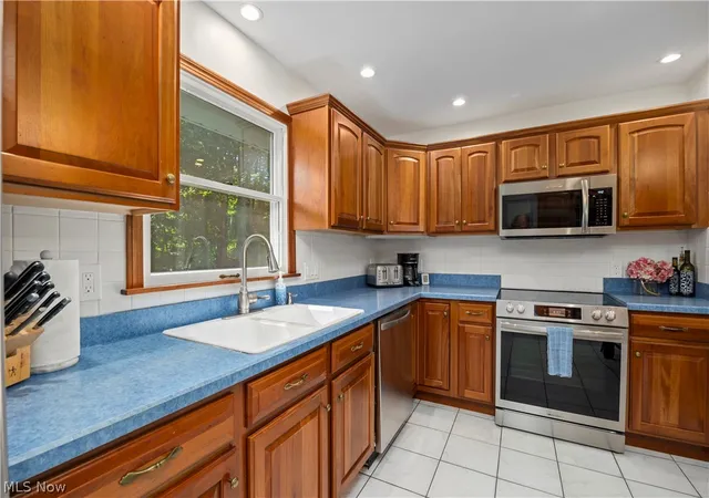 Photo 4 of Single family home for sale at 5364 Hampton Dr, North Olmsted, OH 44070 | MLS# 5225760 | Listing updated on 2026-09-13