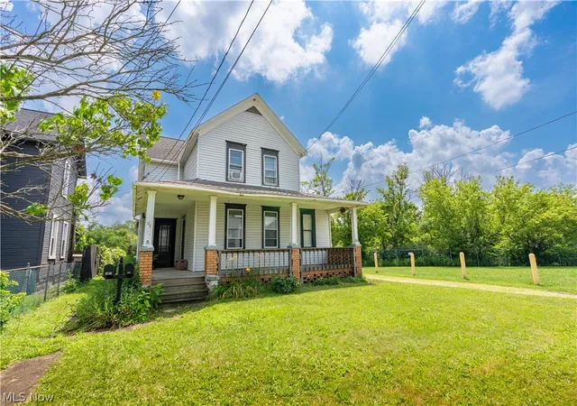 Listing Photo 2 - Condo for sale in building located at 64 Diamond Ave, Barberton, OH 44203