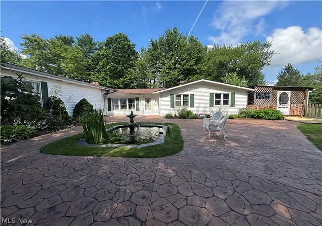 Photo 1 of Single family home for sale at 385 Cochran Rd, Aurora, OH 44202 | MLS# 5226598 | Listing updated on 2026-09-21