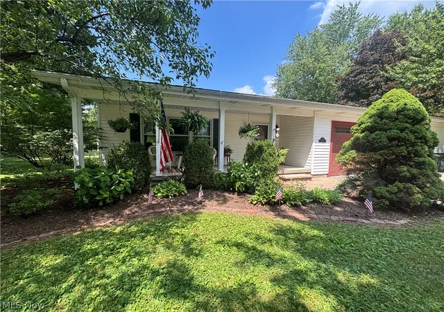 Photo 2 of Single family home for sale at 385 Cochran Rd, Aurora, OH 44202 | MLS# 5226598 | Listing updated on 2026-09-21