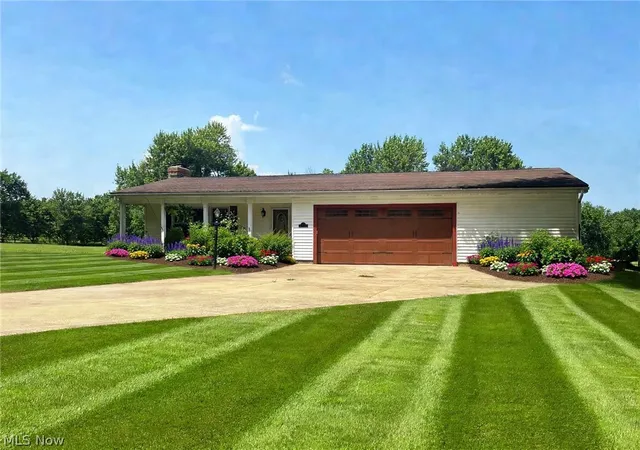 Photo 3 of Single family home for sale at 385 Cochran Rd, Aurora, OH 44202 | MLS# 5226598 | Listing updated on 2026-09-21