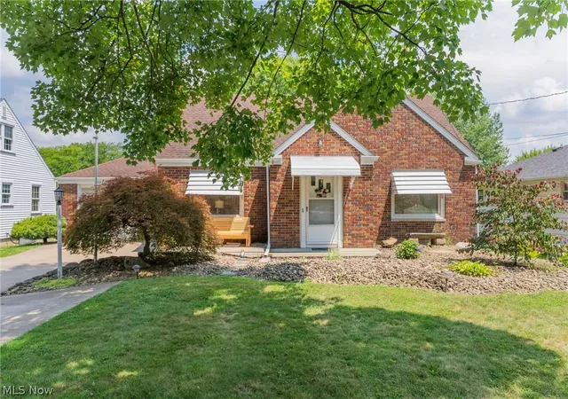 Photo 2 of Single family home for sale at 255 Grandview Ave, Hubbard, OH 44425 | MLS# 5226457 | Listing updated on 2026-09-17