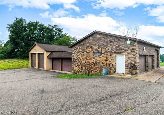 Photo 2 of Sale Pending at 2685 Kenyon Ave Nw, Massillon, OH 44647 | MLS# 5226764 | Listing updated on 2026-10-06