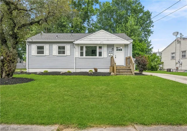 Photo 1 of Sale Pending at 2798 Randolph St Nw, Warren, OH 44485 | MLS# 5226981 | Listing updated on 2026-09-16