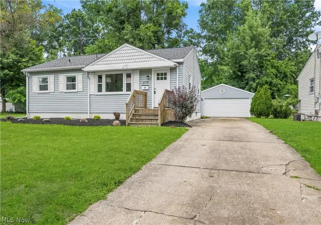 Photo 2 of Sale Pending at 2798 Randolph St Nw, Warren, OH 44485 | MLS# 5226981 | Listing updated on 2026-09-16