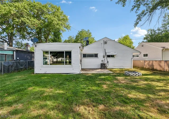 Photo 4 of Single family home for sale at 9011 Manorford Dr, Cleveland, OH 44130 | MLS# 5227041 | Listing updated on 2026-09-10