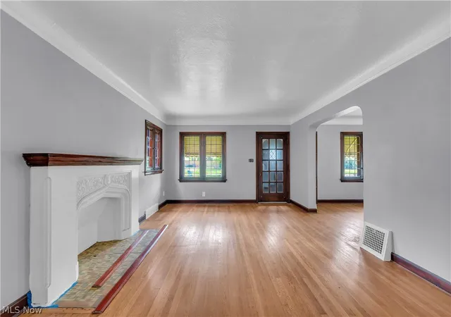 Listing Photo 3 - Condo for sale in building located at 3852 E 140th St, Cleveland, OH 44128