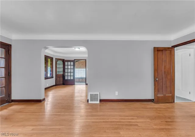 Listing Photo 5 - Condo for sale in building located at 3852 E 140th St, Cleveland, OH 44128
