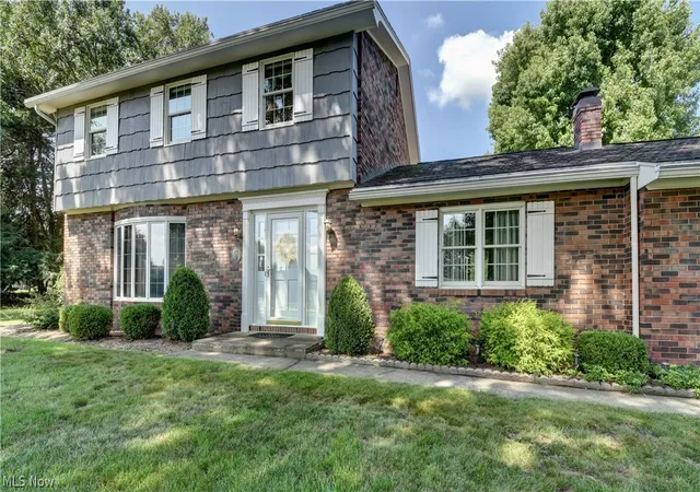 Photo 2 of Single family home for sale at 966 College Dr Se, New Philadelphia, OH 44663 | MLS# 5226755 | Listing updated on 2026-09-15