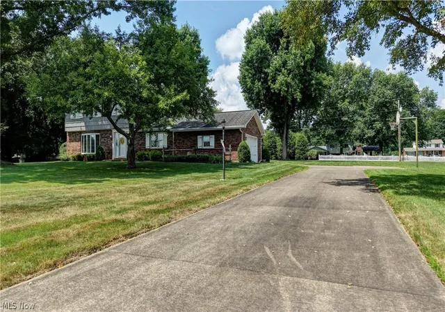 Photo 4 of Single family home for sale at 966 College Dr SE, New Philadelphia, OH 44663 | MLS# 5226755 | Listing updated on 2026-09-15