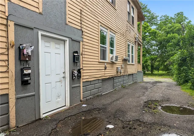 Listing Photo 2 - Condo for sale in building located at 3464 E 116th St, Cleveland, OH 44120