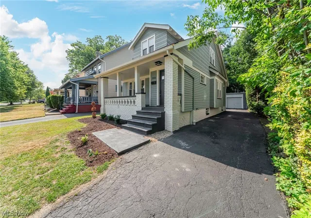 Photo 3 of Single family home for sale at 3366 Tullamore Rd, Cleveland Heights, OH 44118 | MLS# 5226666 | Listing updated on 2026-09-28
