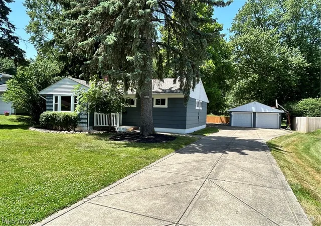 Photo 2 of Single family home for sale at 992 Lander Rd, Cleveland, OH 44143 | MLS# 5227177 | Listing updated on 2026-09-11