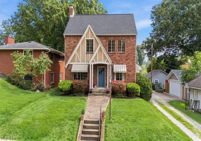 Photo 3 of Single family home for sale at 2009 20th Street, Parkersburg, WV 26101 | MLS# 5227082 | Listing updated on 2026-09-11
