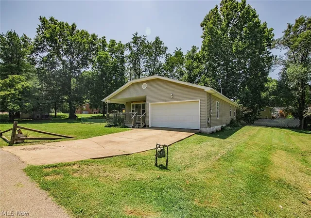 Photo 3 of Single family home for sale at 318 Greenwood Dr, Williamstown, WV 26187 | MLS# 5227558 | Listing updated on 2026-09-02