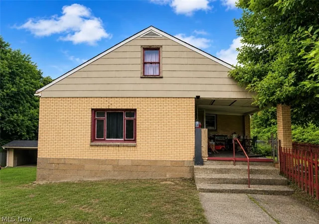 Photo 2 of Single family home for sale at 1013 Claibourne St, East Liverpool, OH 43920 | MLS# 5227500 | Listing updated on 2026-09-11