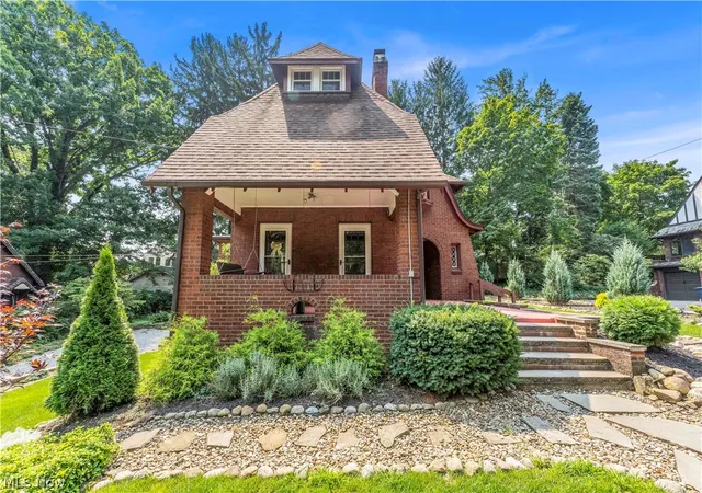 Photo 2 of Single family home for sale at 748 Evergreen Dr, Akron, OH 44303 | MLS# 5227762 | Listing updated on 2026-09-16