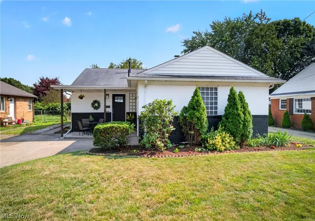 Photo 2 of Sale Pending at 514 6th Street Nw, North Canton, OH 44720 | MLS# 5227515 | Listing updated on 2026-09-07