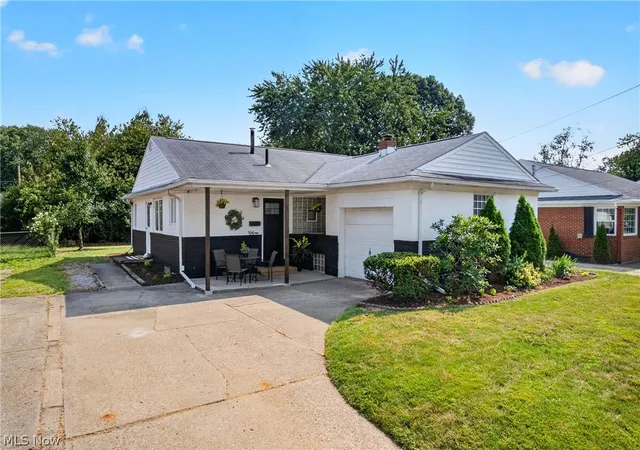 Photo 3 of Sale Pending at 514 6th Street Nw, North Canton, OH 44720 | MLS# 5227515 | Listing updated on 2026-09-07