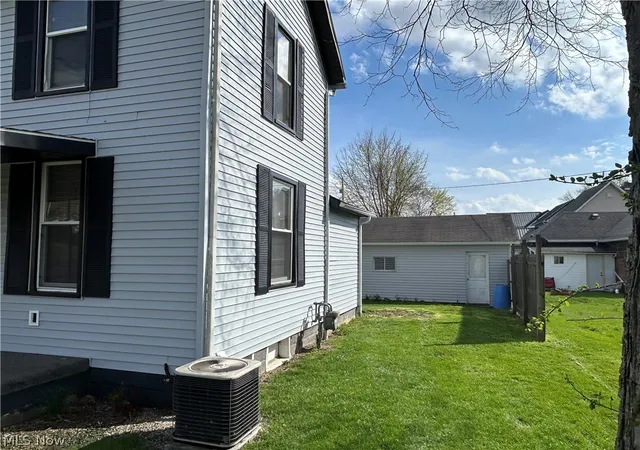 Photo 3 of Single family home for sale at 839 Orange St, Coshocton, OH 43812 | MLS# 5227624 | Listing updated on 2026-09-17