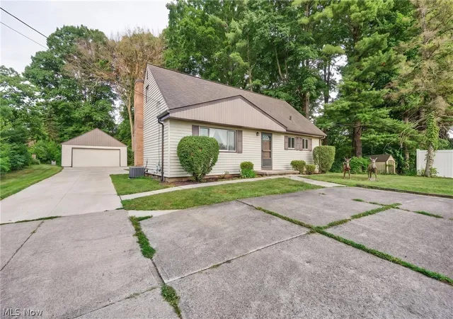Photo 2 of Single family home for sale at 16245 Bennett Rd, North Royalton, OH 44133 | MLS# 5227572 | Listing updated on 2026-09-07