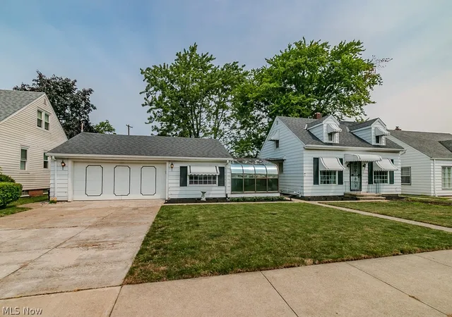 Photo 3 of Sale Pending at 29127 Forestgrove Rd, Willowick, OH 44095 | MLS# 5227709 | Listing updated on 2026-09-12