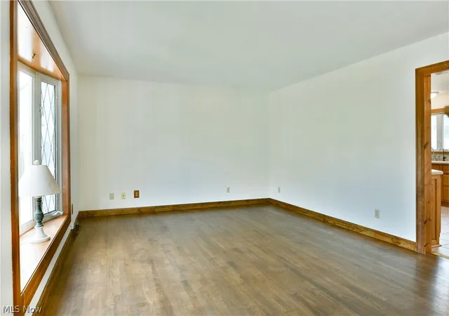 Photo 3 of Single family home for sale at 1393 Sunnyfield Ave NW, Warren, OH 44481 | MLS# 5226597 | Listing updated on 2026-09-28