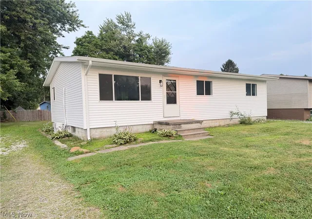 Photo 2 of Single family home for sale at 573 Chestnut St, Newcomerstown, OH 43832 | MLS# 5228111 | Listing updated on 2026-09-05