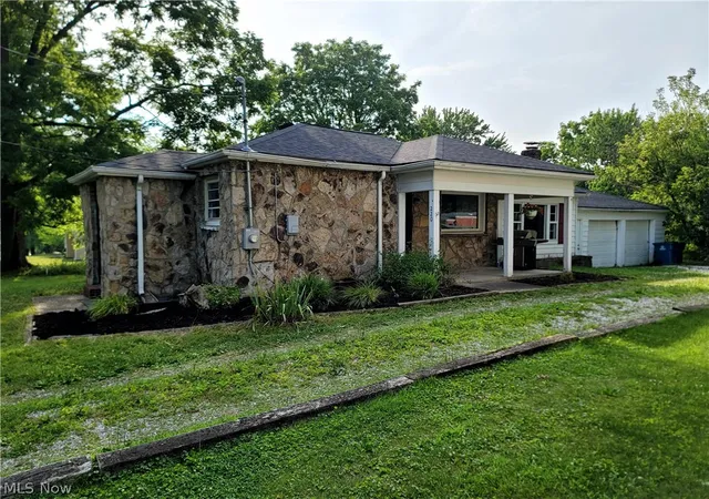Photo 1 of Single family home for sale at 220 Robert Dr, Kent, OH 44240 | MLS# 5228176 | Listing updated on 2026-09-12