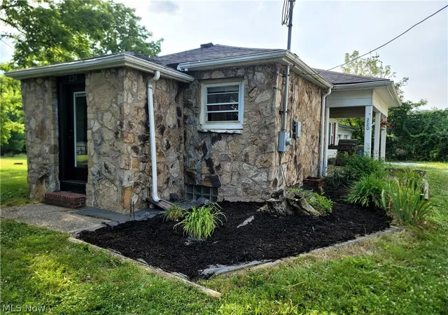 Photo 24 of Single family home for sale at 220 Robert Dr, Kent, OH 44240 | MLS# 5228176 | Listing updated on 2026-09-12